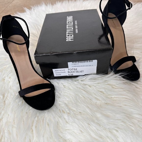 PrettyLittleThing Black Velvet Heels - Picture 4 of 7